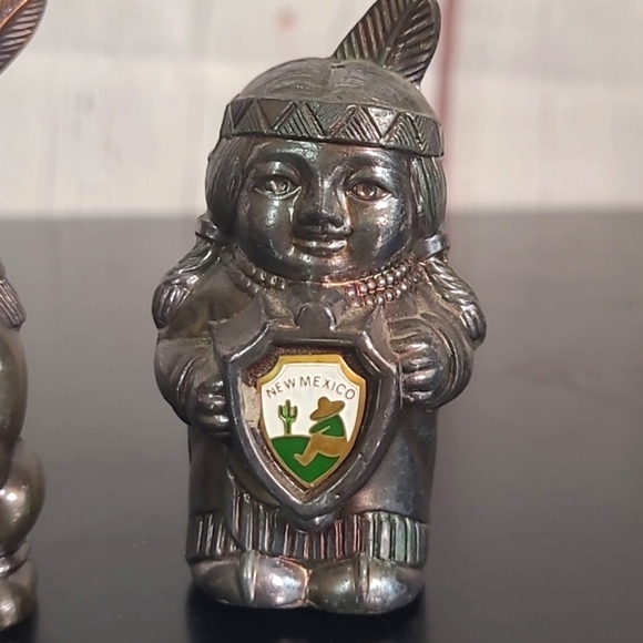 Vintage 90s Japan Metal Native American Indian Couple Salt & Pepper Shakers NM - Picture 4 of 16